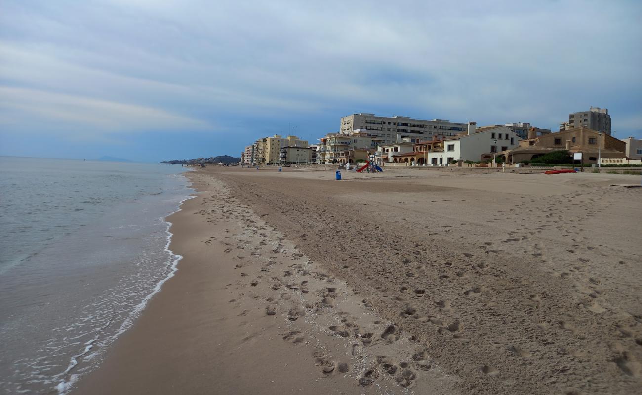 Photo de Playa Vega de Mar avec sable lumineux de surface