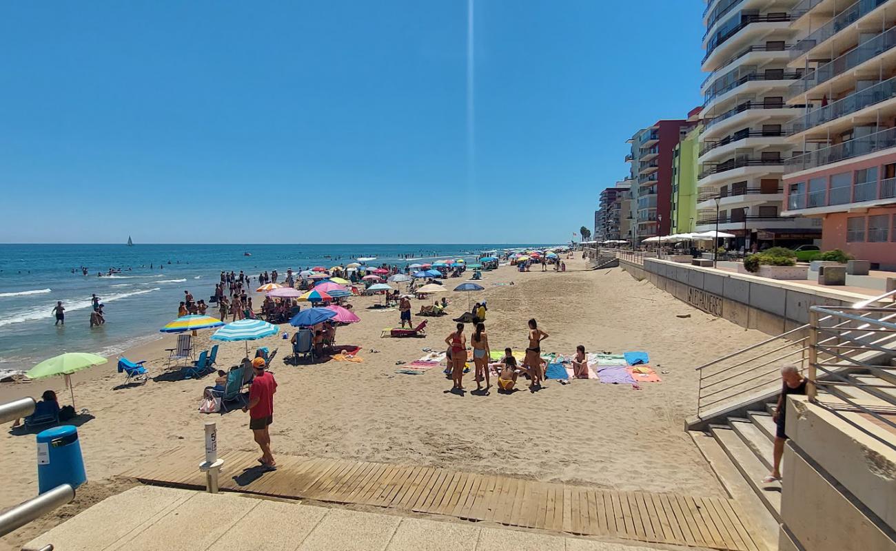 Photo de Platja les Palmeres avec sable lumineux de surface