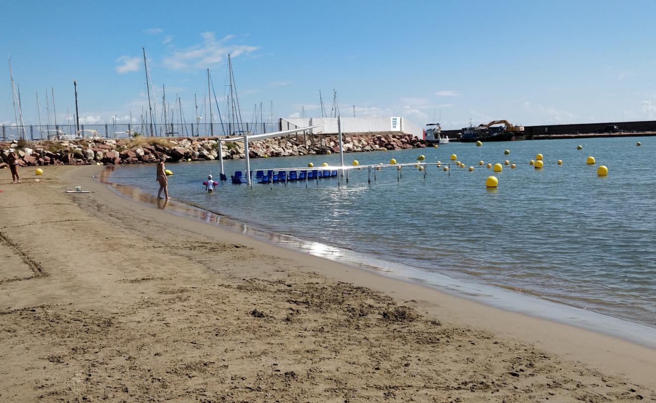 Photo de Playa Pobla Marina avec sable lumineux de surface