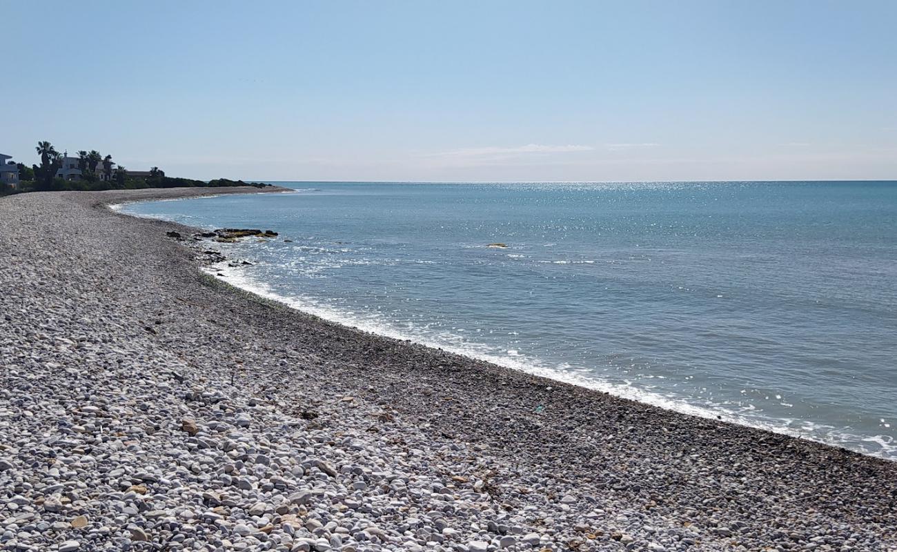 Photo de Platja Nord de Torreblanca avec caillou gris de surface