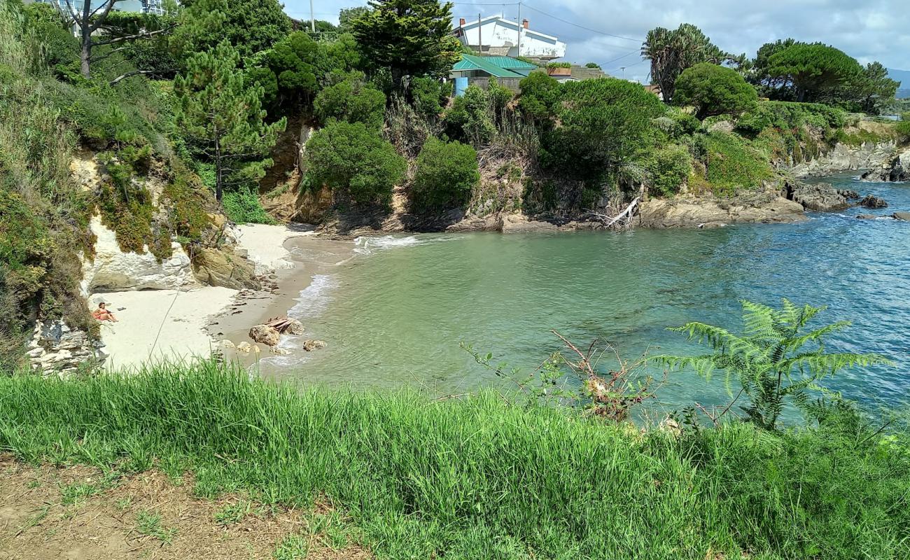 Photo de Playa de Arribas Blancas avec sable lumineux de surface