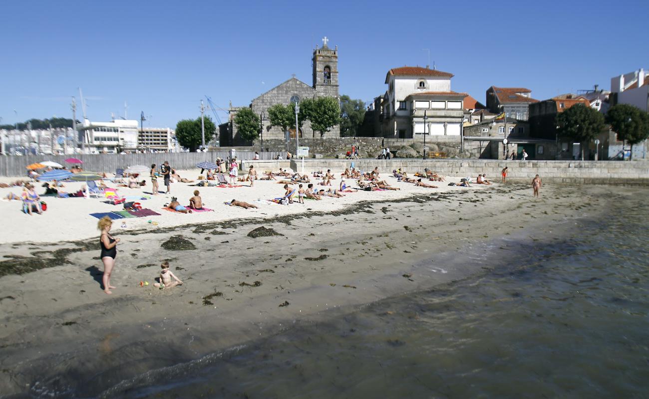 Photo de Praia do Adro avec sable lumineux de surface