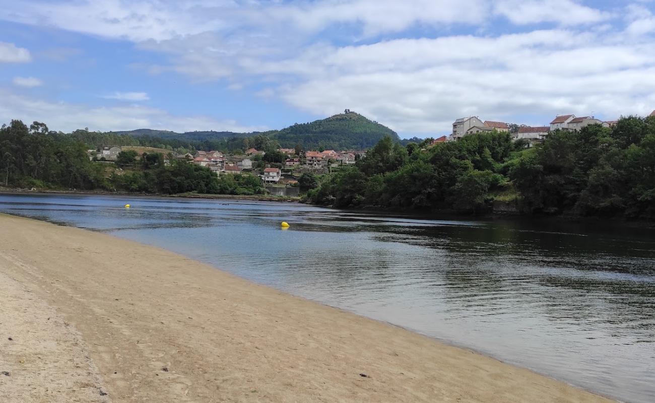 Photo de Praia da Xunqueira avec sable beige de surface
