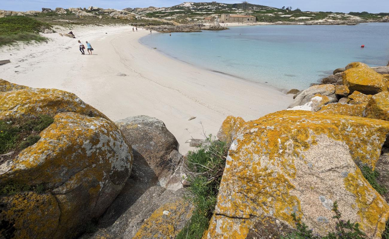 Photo de Praia do Castelo Ou do Almacen avec sable lumineux de surface