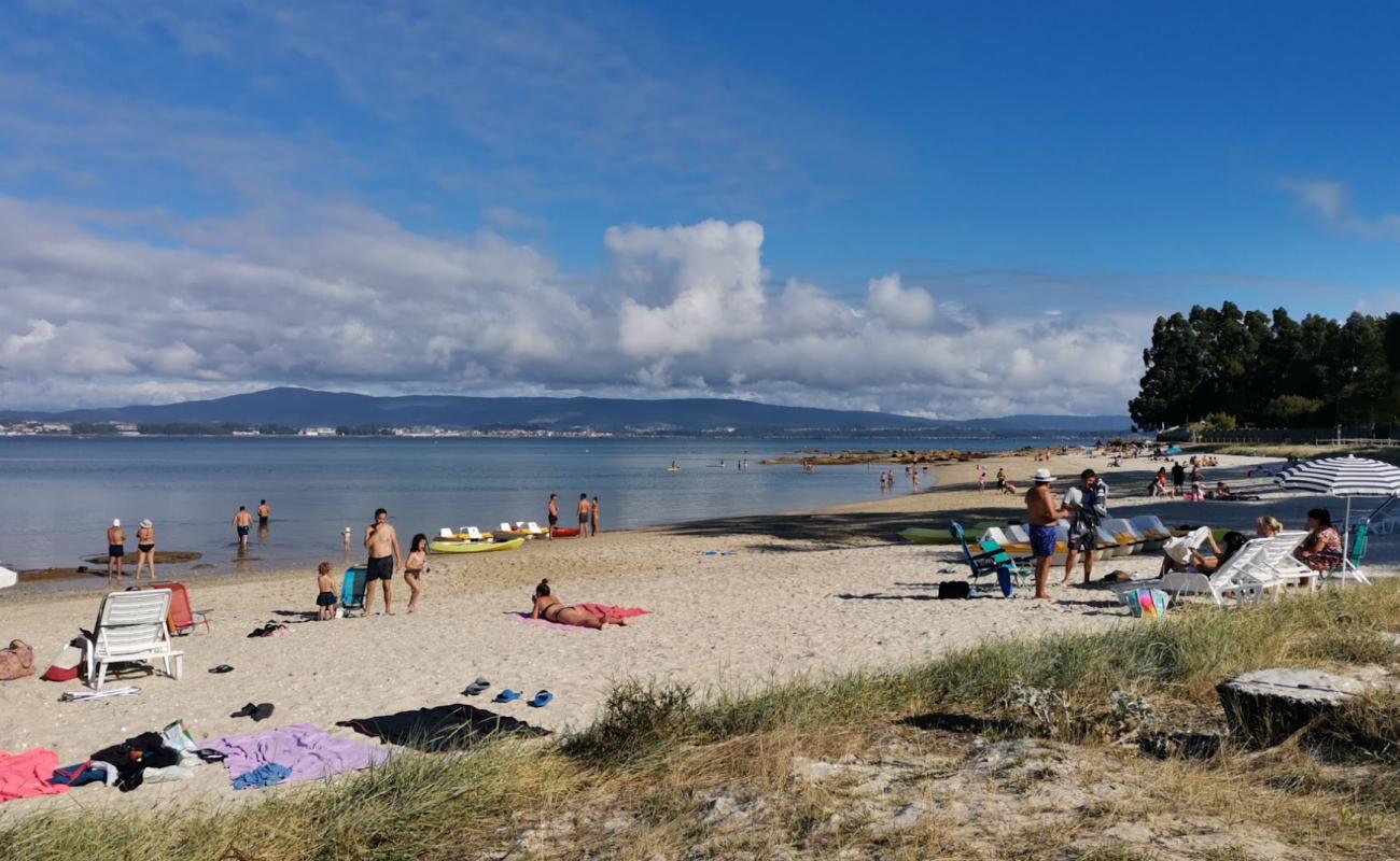 Photo de Praia de Camaxinas avec sable lumineux de surface