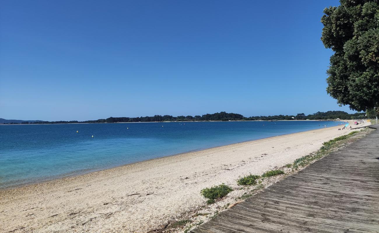 Photo de Playa Cabodeiro avec petits galets beige de surface