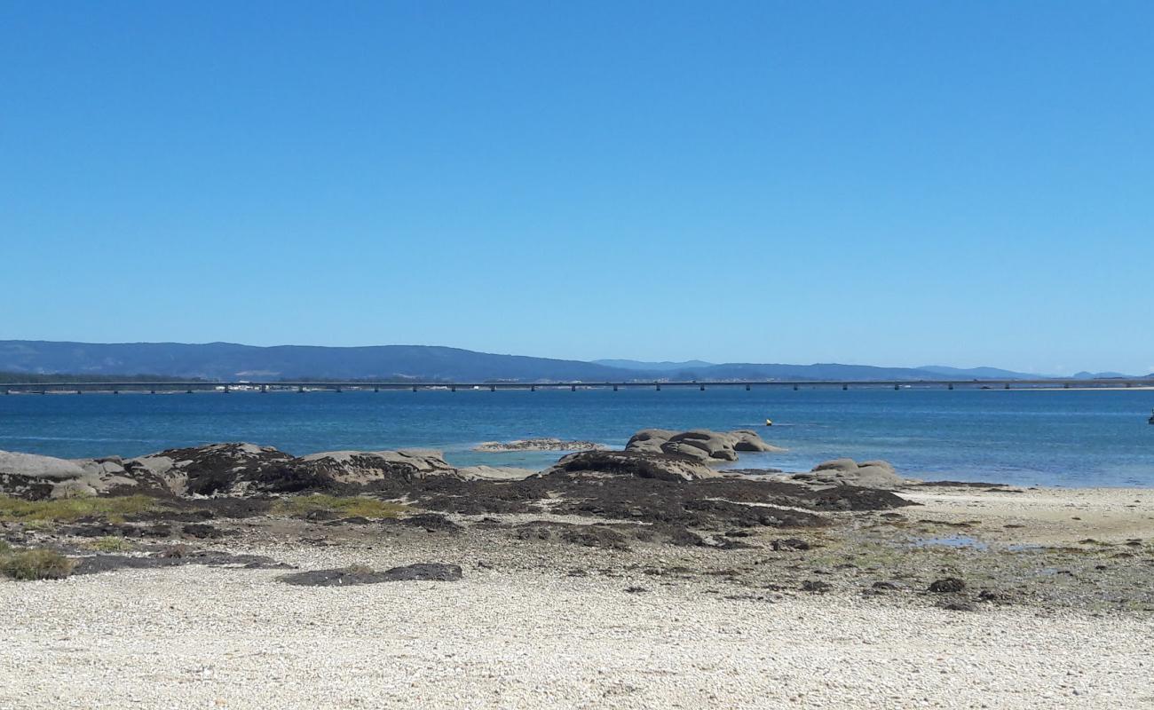 Photo de Praia Aguillon avec caillou fin clair de surface