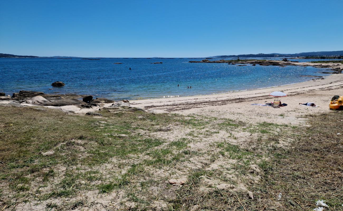 Photo de Praia de Pineiron avec sable lumineux de surface