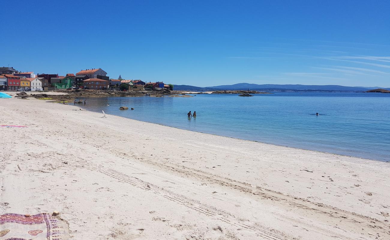 Photo de Praia de Ribeira Grande avec sable lumineux de surface