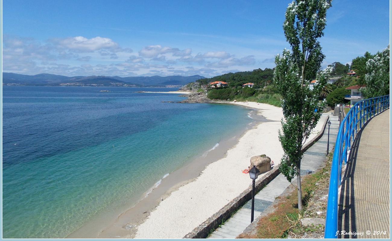 Photo de Praia de Suigrexa avec sable beige de surface
