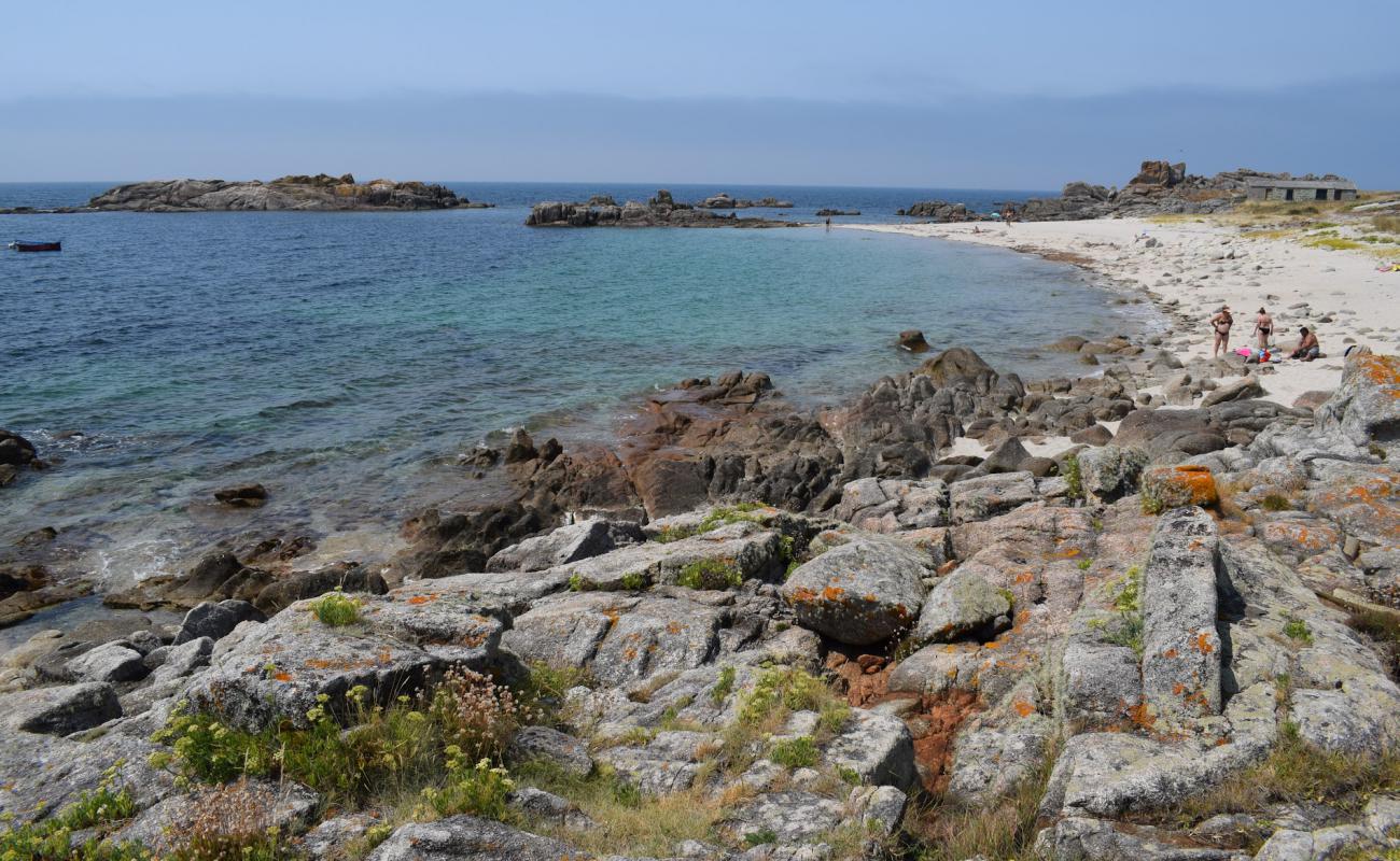 Photo de Praia De Insuela avec sable beige de surface