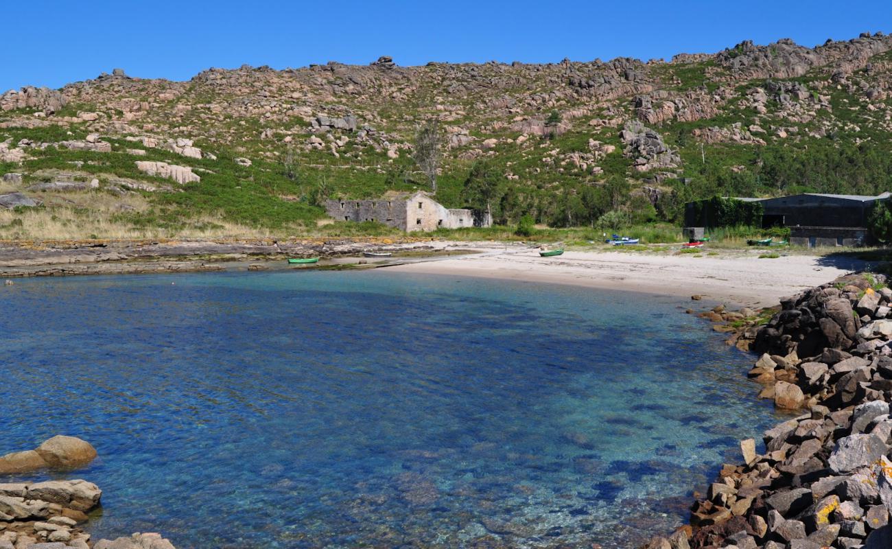Photo de Praia de Canelinas avec sable beige de surface