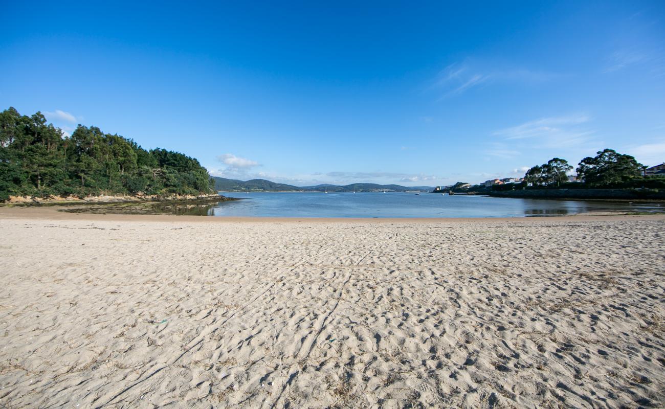 Photo de Praia de Area da Vila avec sable lumineux de surface