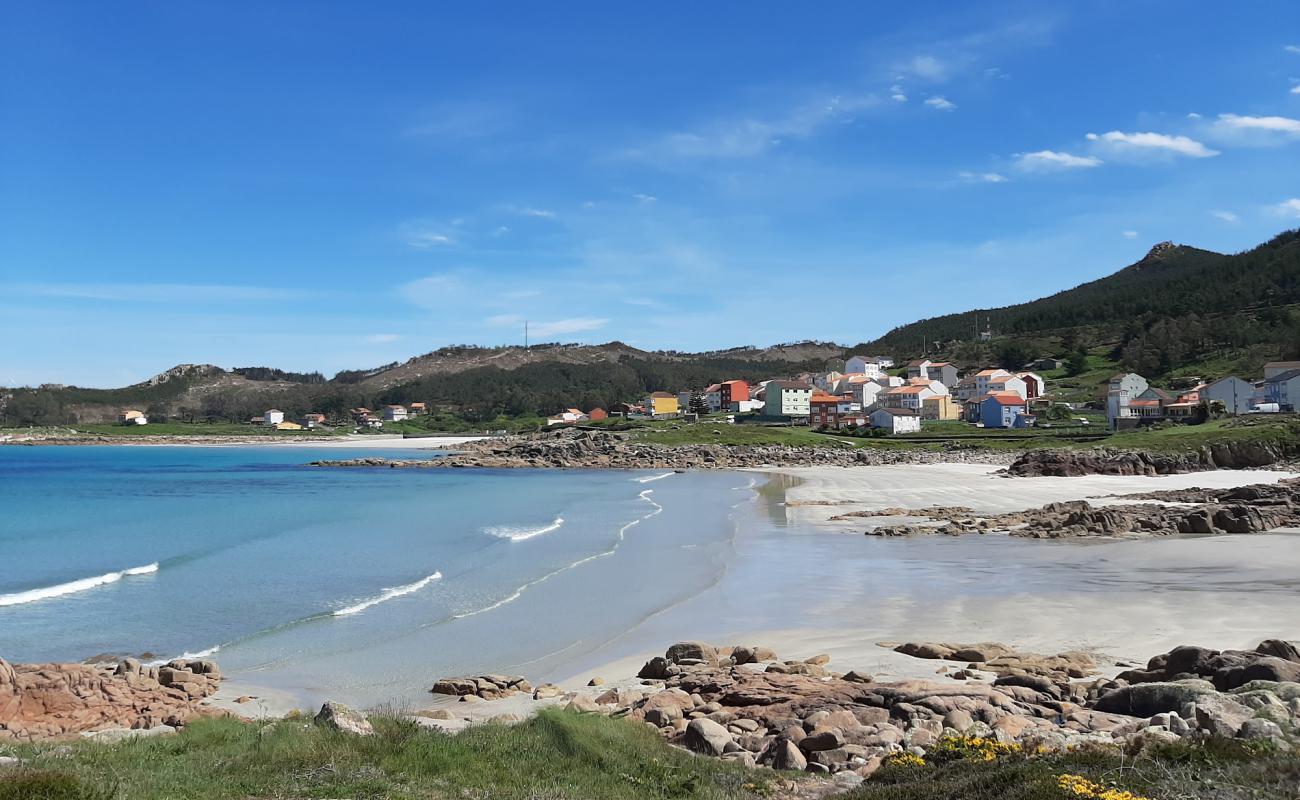 Photo de Praia Brana de Lazo avec sable beige de surface
