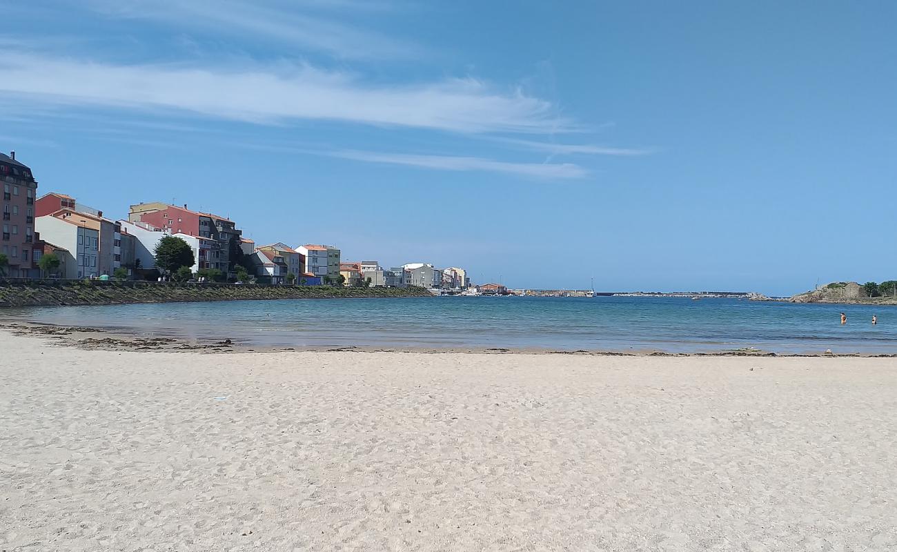 Photo de Praia de Camelle avec sable beige de surface