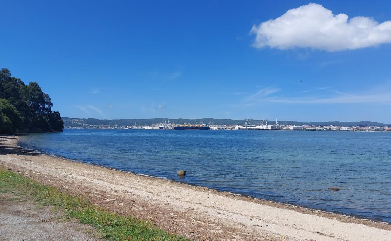Photo de Playa de Maninos avec sable beige & pierres de surface
