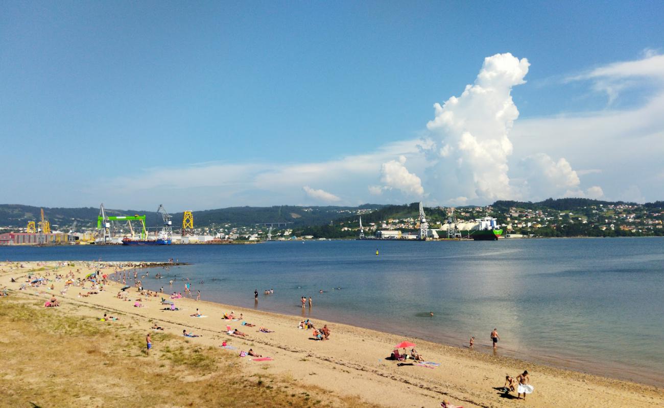 Photo de Playa de Caranza avec sable beige de surface