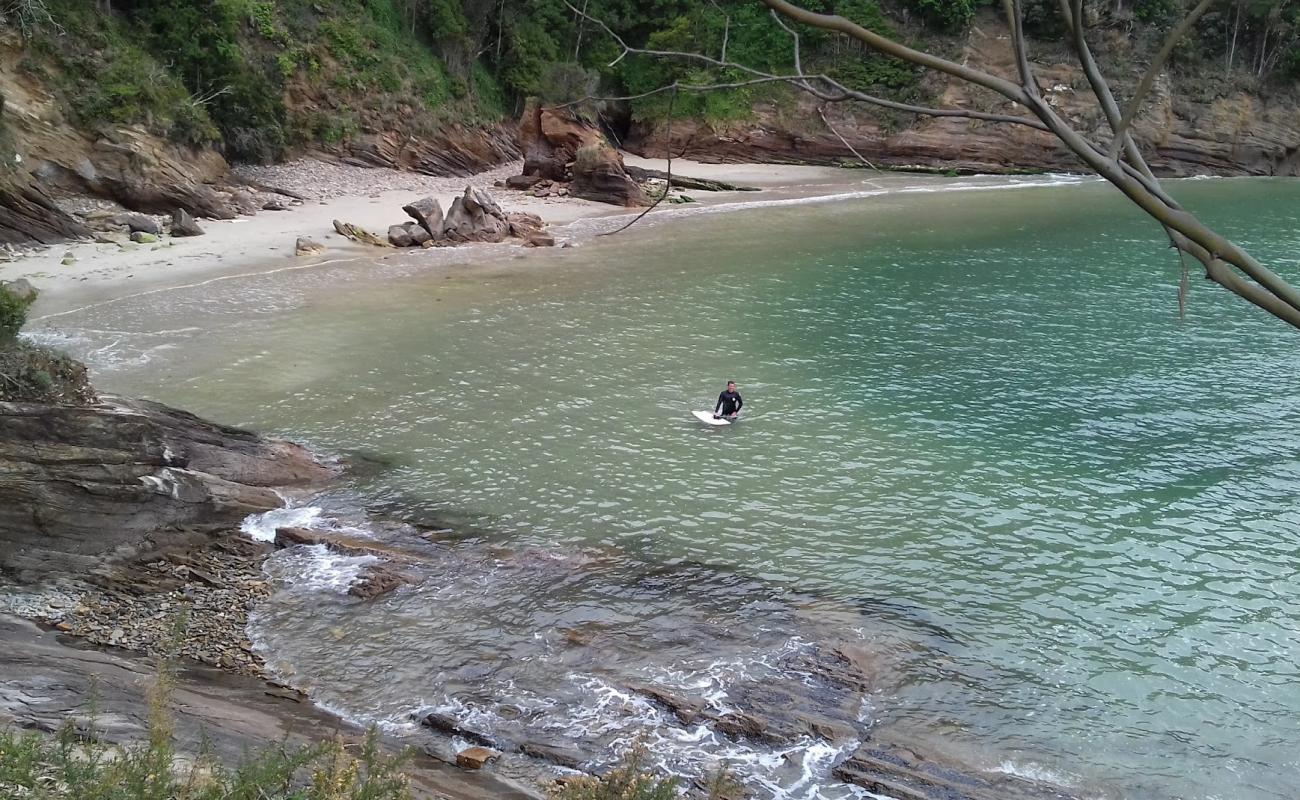 Photo de Cala Burbullas avec sable beige de surface