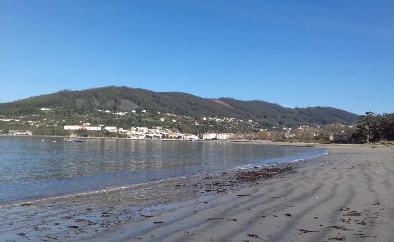 Photo de Praia de Santo Isidro avec sable lumineux de surface