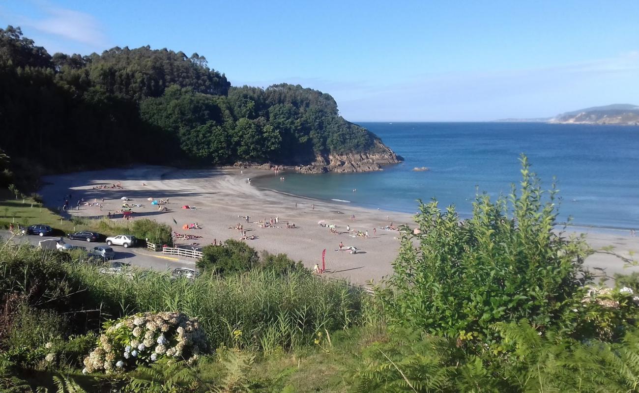 Photo de Praia de Fornos avec sable gris de surface