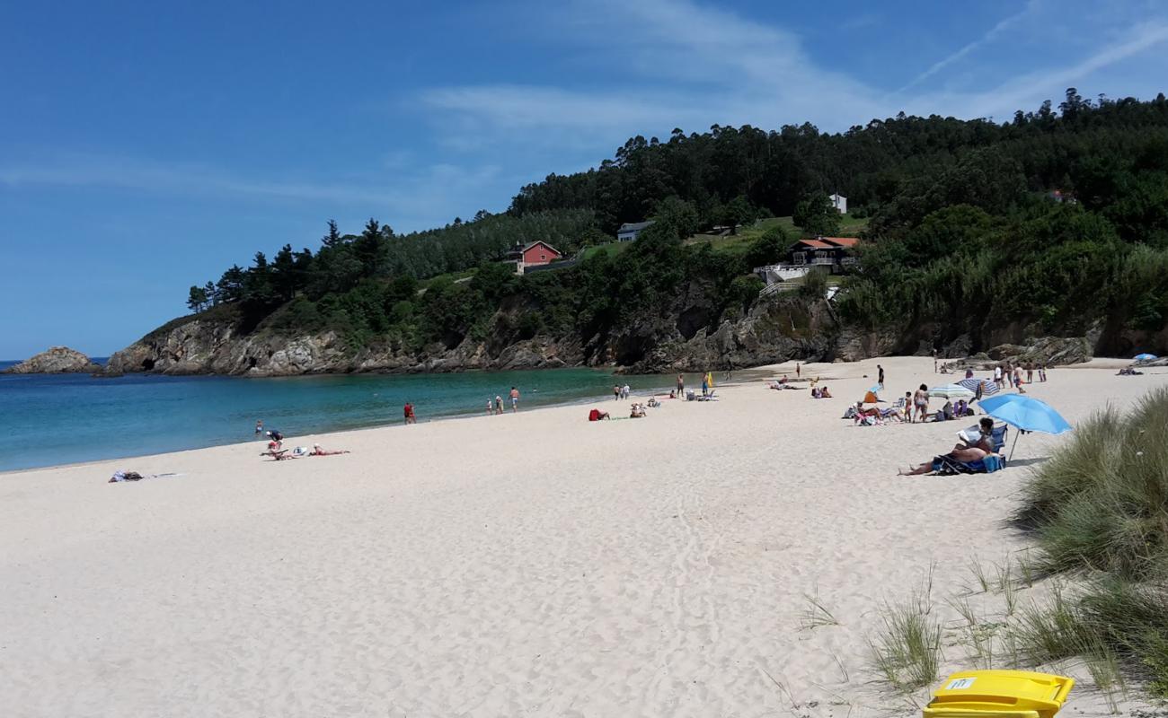 Photo de Praia de Area Longa avec sable lumineux de surface