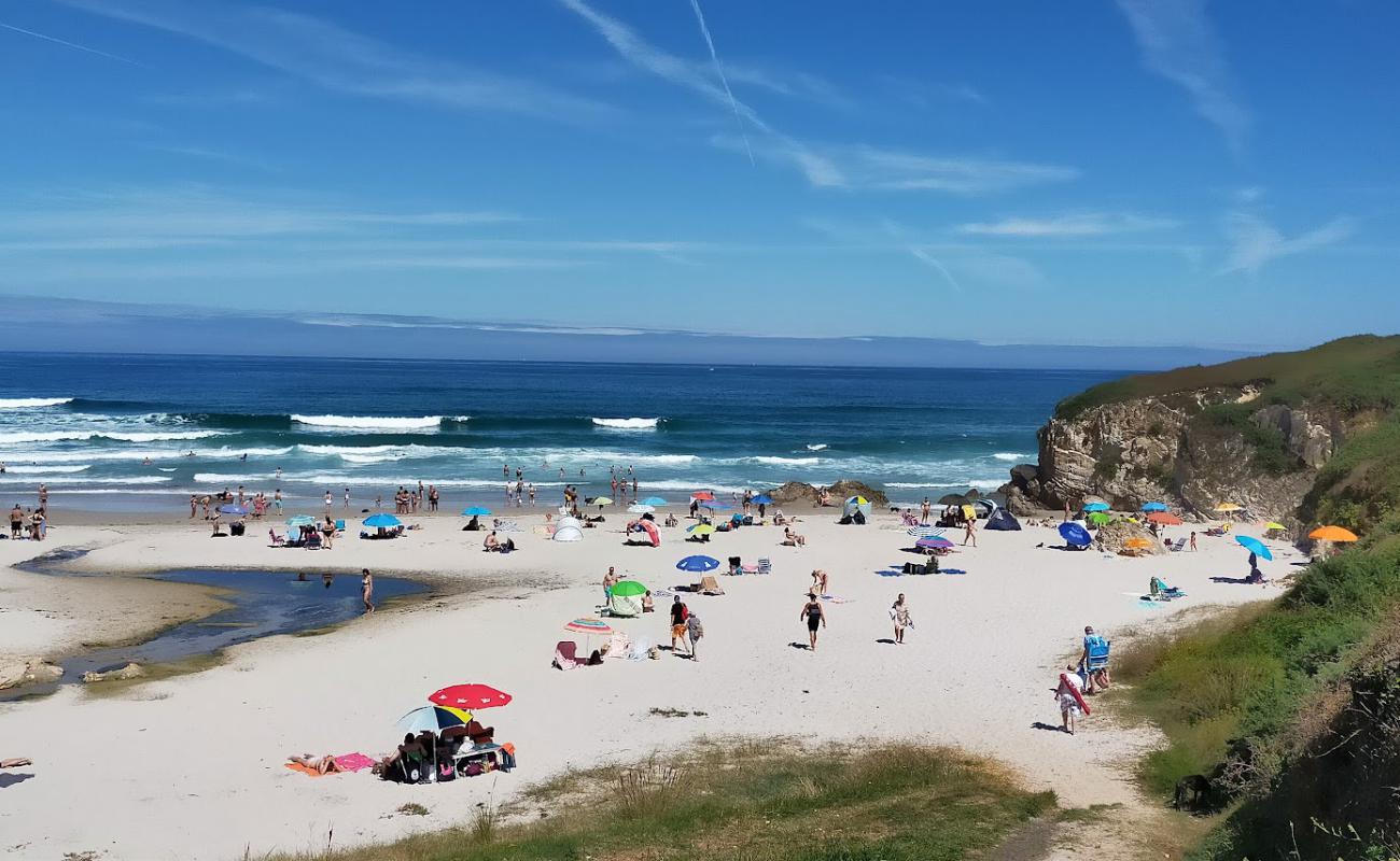 Photo de Praia de Longara avec sable lumineux de surface