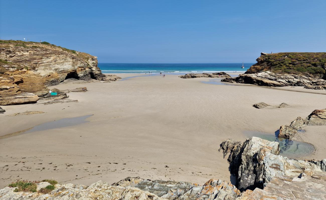 Photo de Esteiro Beach avec sable lumineux de surface