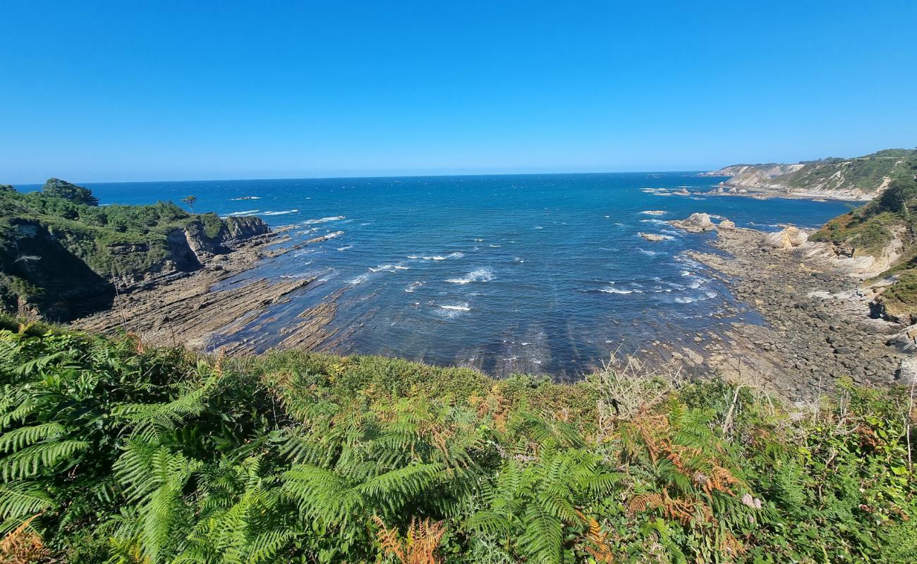 Photo de Playa de Cambaredo avec terrain rocheux de surface