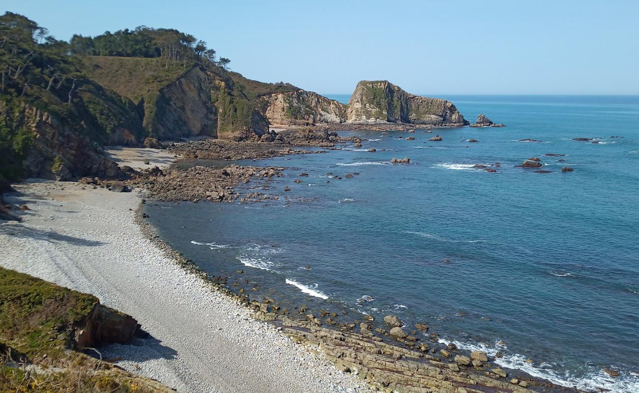 Photo de Playas de Armaza y El Barco avec galets gris de surface