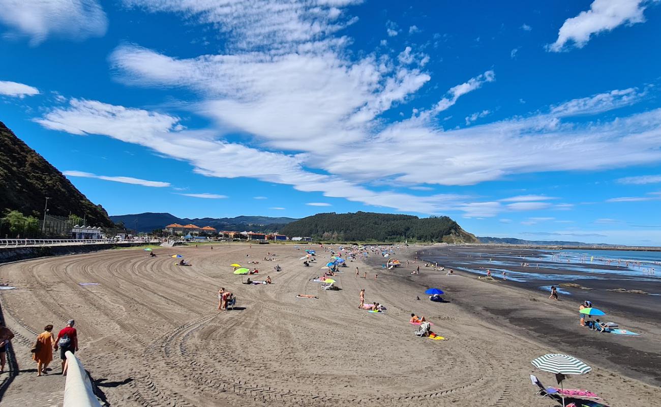 Photo de Playa de los Quebrantos avec sable gris de surface