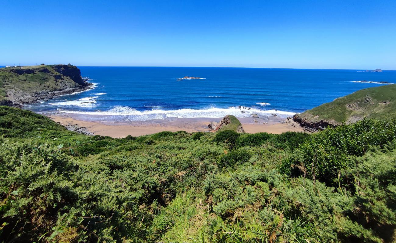 Photo de Playa de Aguilera avec sable lumineux de surface