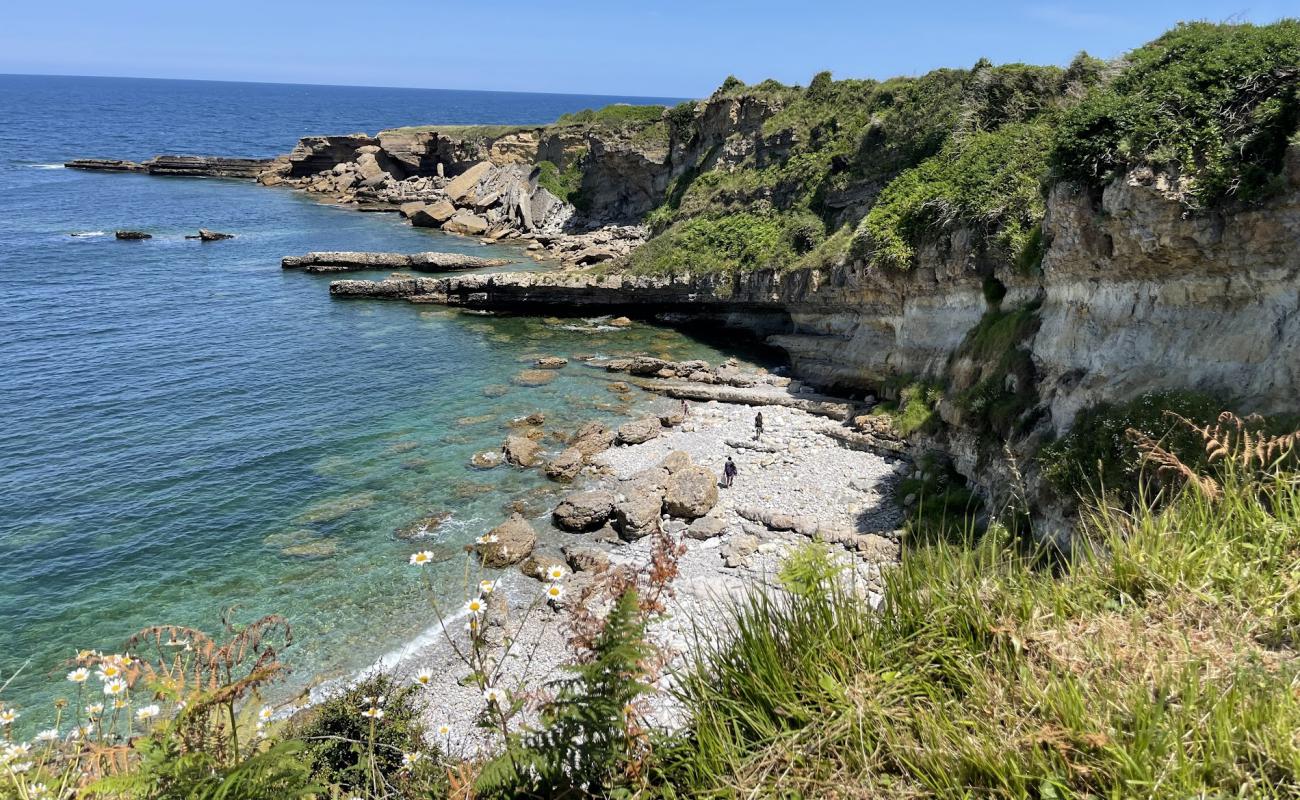 Photo de Playa Cristal O Bigaral avec terrain rocheux de surface