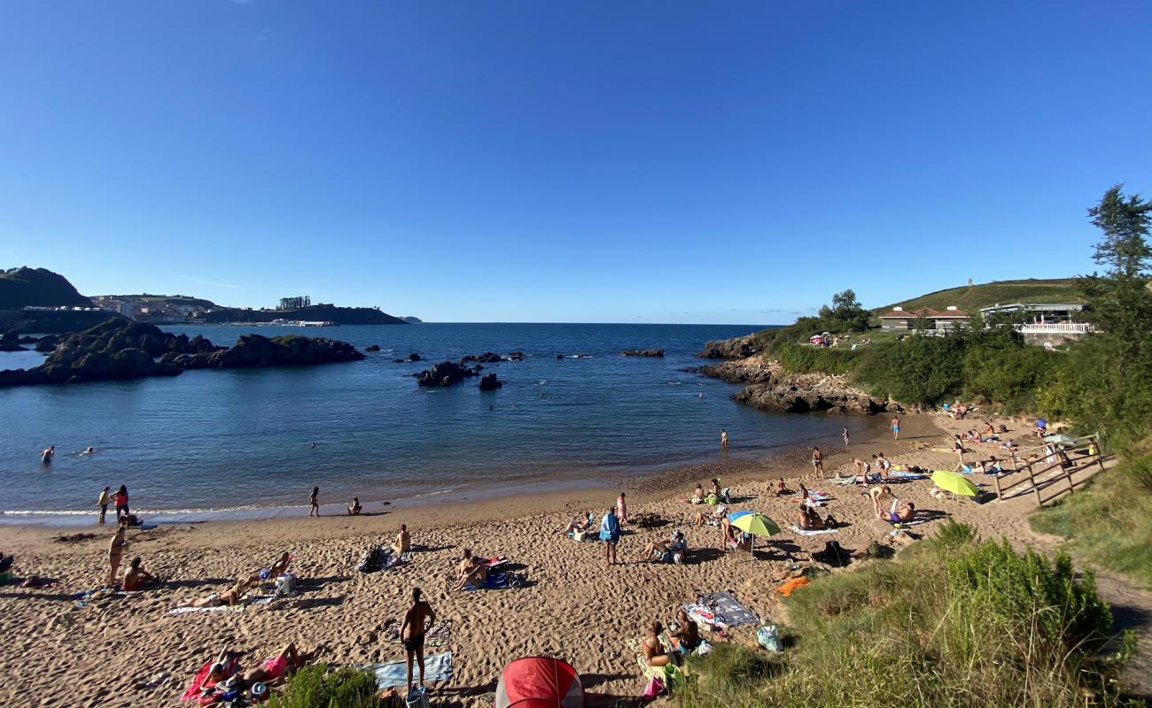 Photo de Playa de Guelgues avec sable gris avec caillou de surface