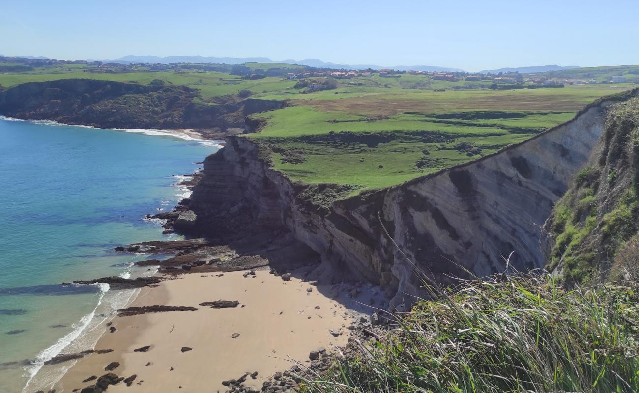 Photo de Playa Punta Ballota avec terrain rocheux de surface