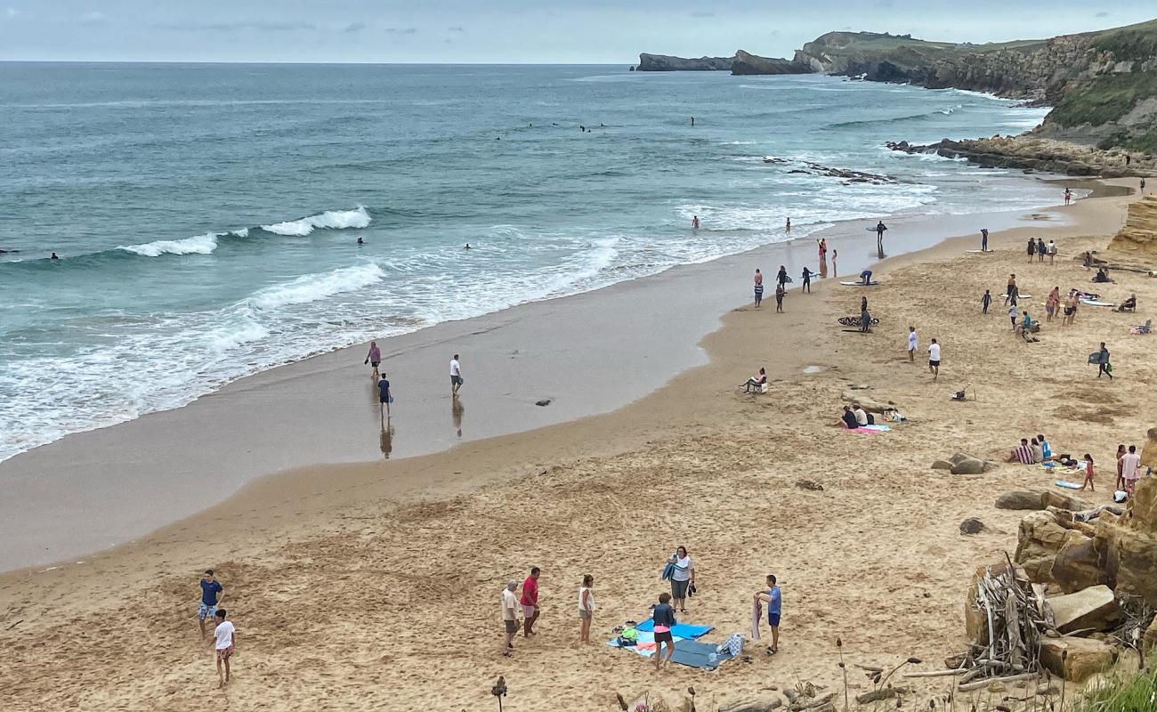 Photo de Playa de Canallave avec sable beige de surface
