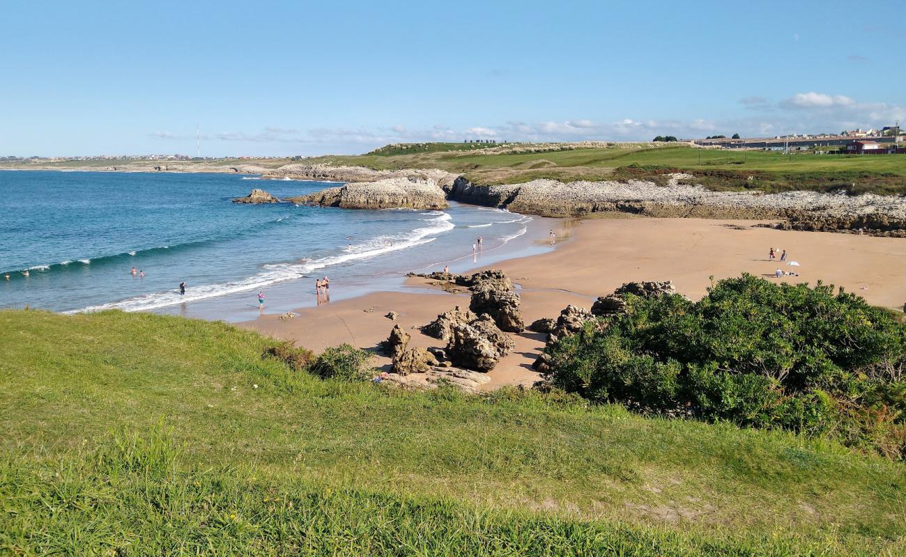 Photo de Playa Virgen del Mar avec sable lumineux de surface