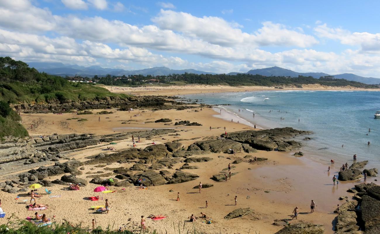 Photo de Playa Los Tranquilos avec sable lumineux de surface