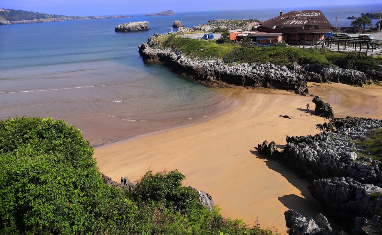 Photo de Playa de Arenillas avec sable beige de surface