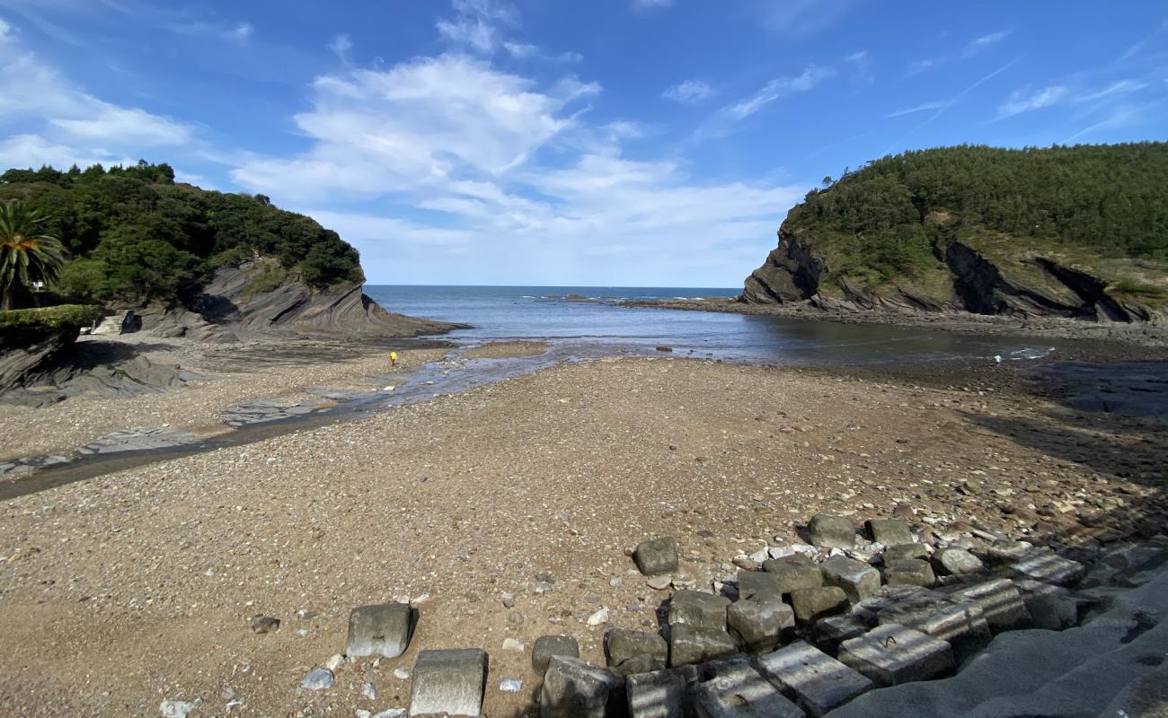 Photo de Armintzako Hondartza avec sable gris avec caillou de surface