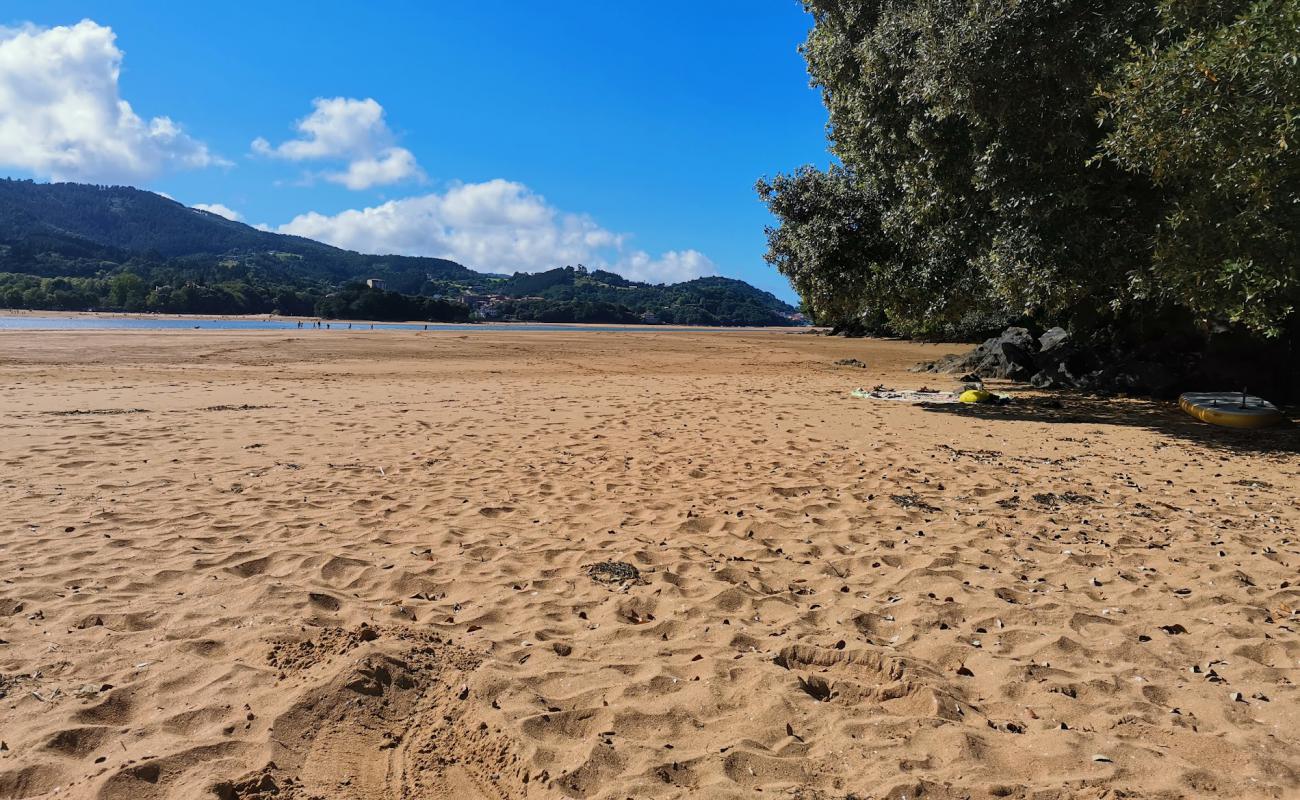 Photo de Playa de Kanala avec sable lumineux de surface