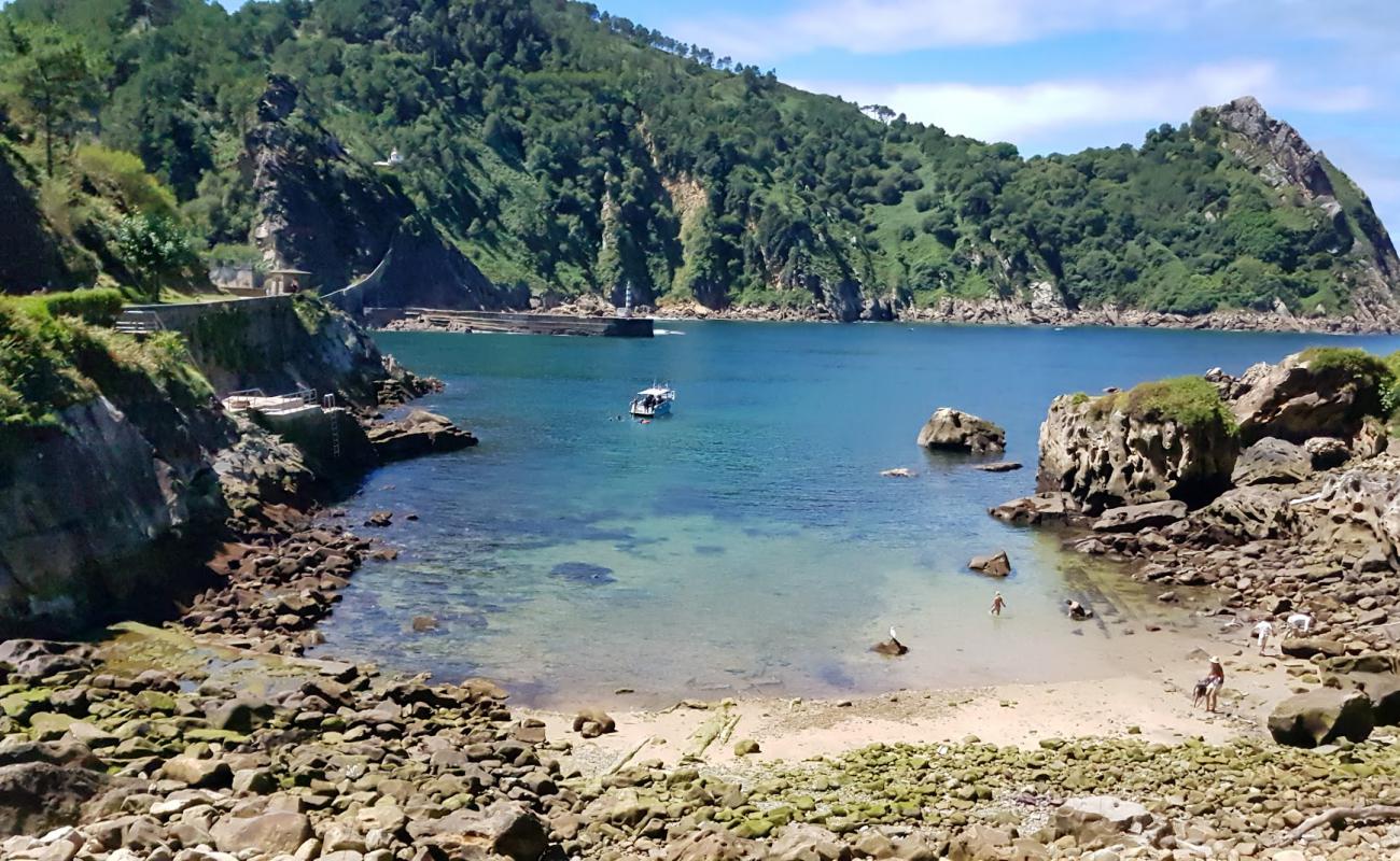 Photo de Playa de Kalaburtza avec terrain rocheux de surface