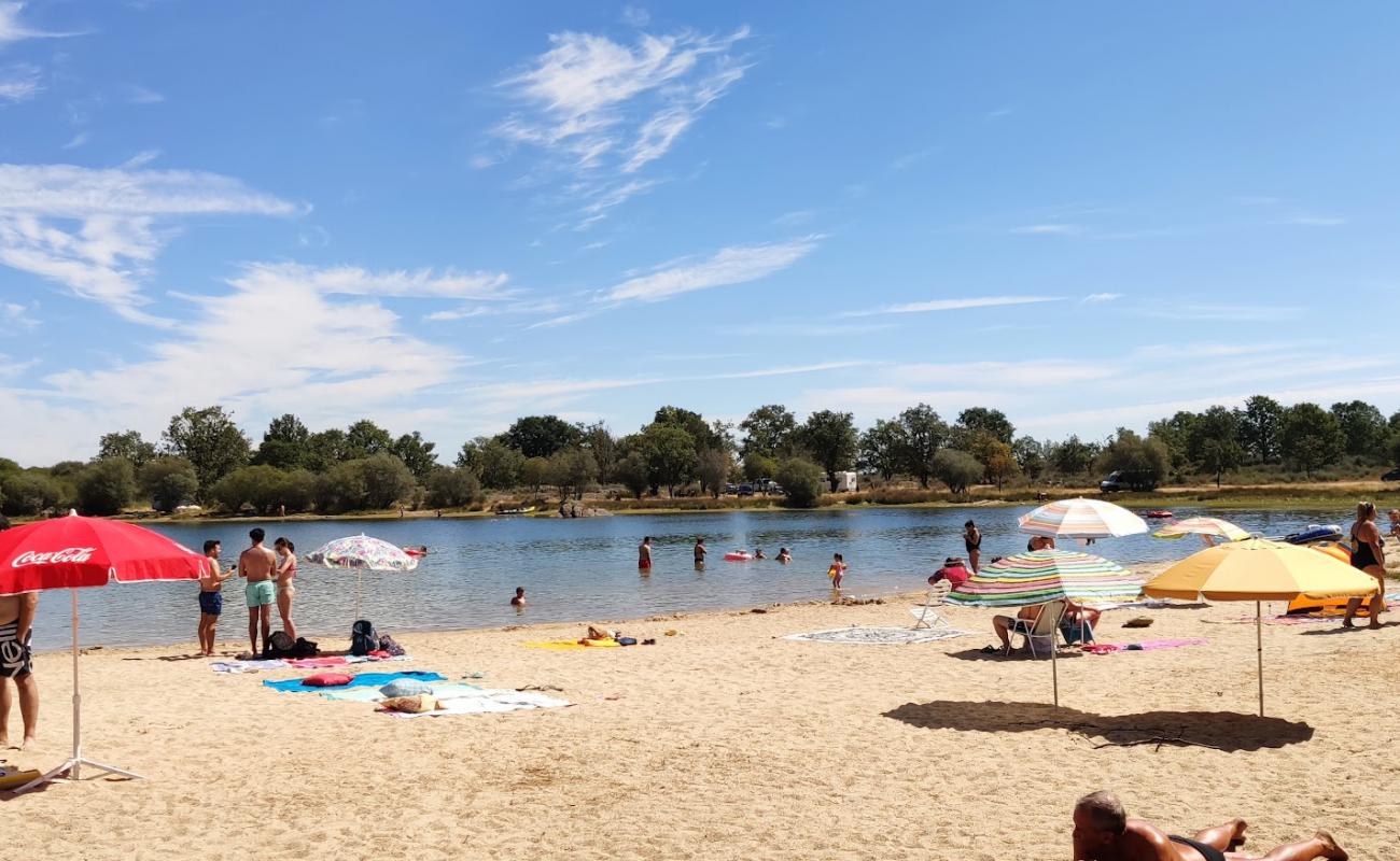 Photo de Playa Embalse de Valparaiso avec sable beige de surface