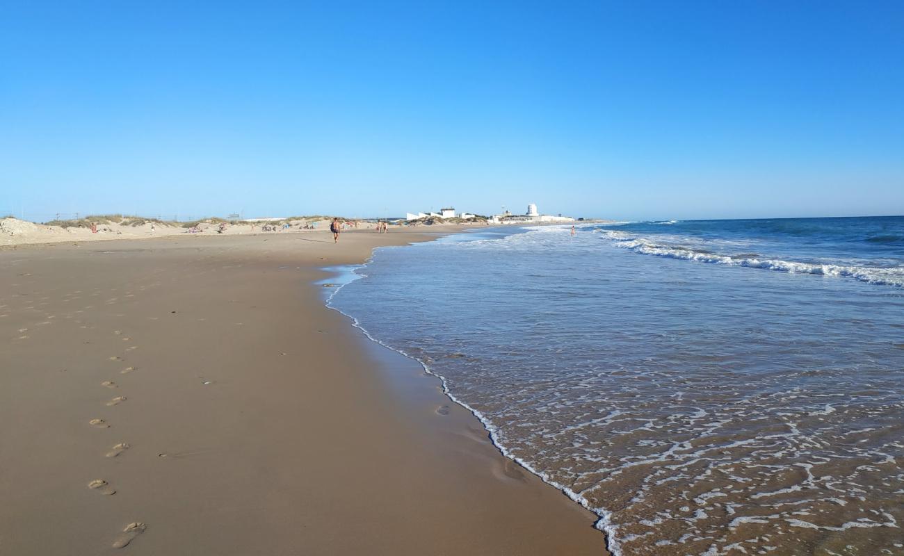 Photo de Playa de Torregorda avec sable lumineux de surface