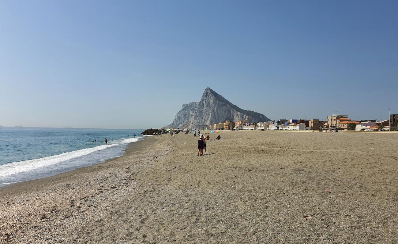 Photo de Playa de la Atunara avec caillou fin gris de surface