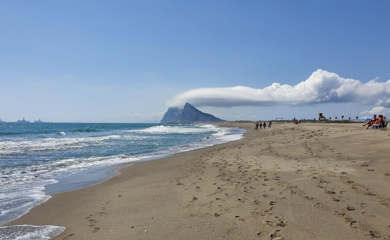 Photo de Playa del Burgo avec sable gris de surface