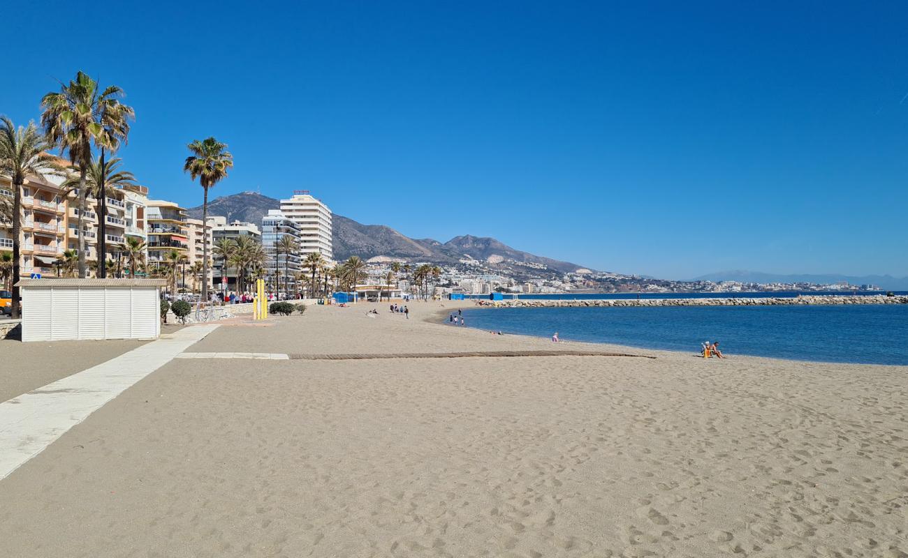 Photo de Playa de los Boliches avec sable lumineux de surface