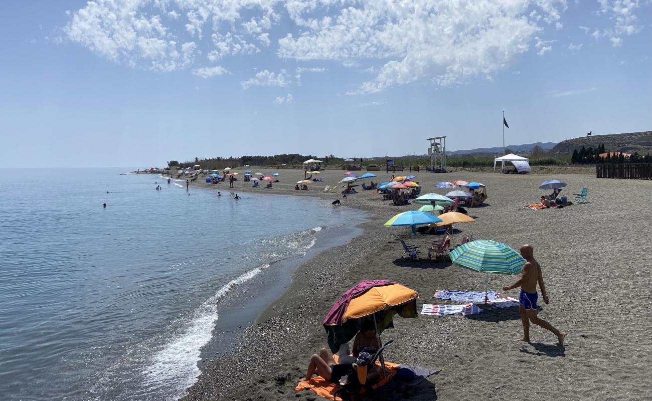 Photo de Playa Perros Torre del Mar avec caillou fin gris de surface