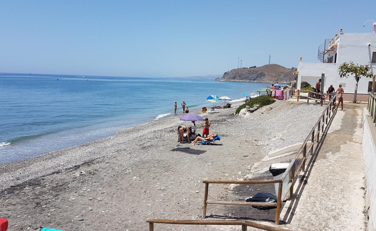 Photo de Playa de Lagos avec petits galets gris de surface