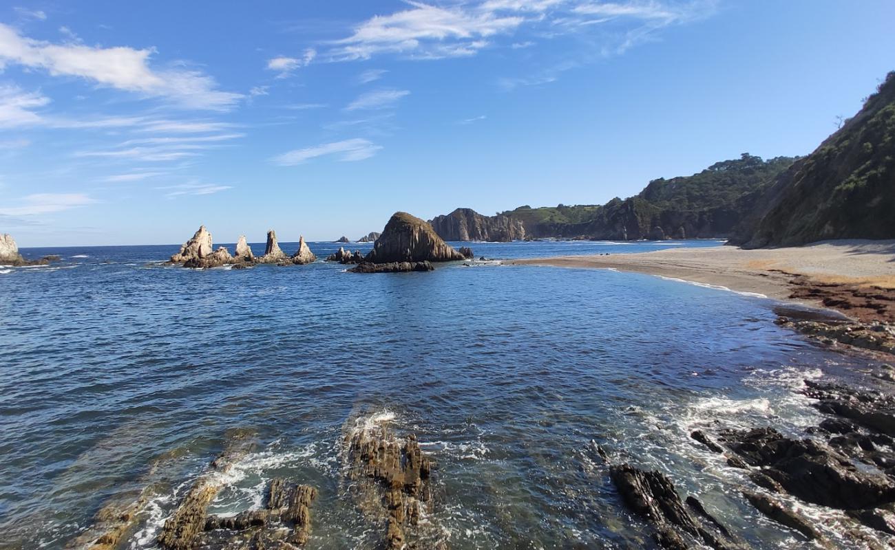 Photo de Playa de Pumarin avec galets gris de surface