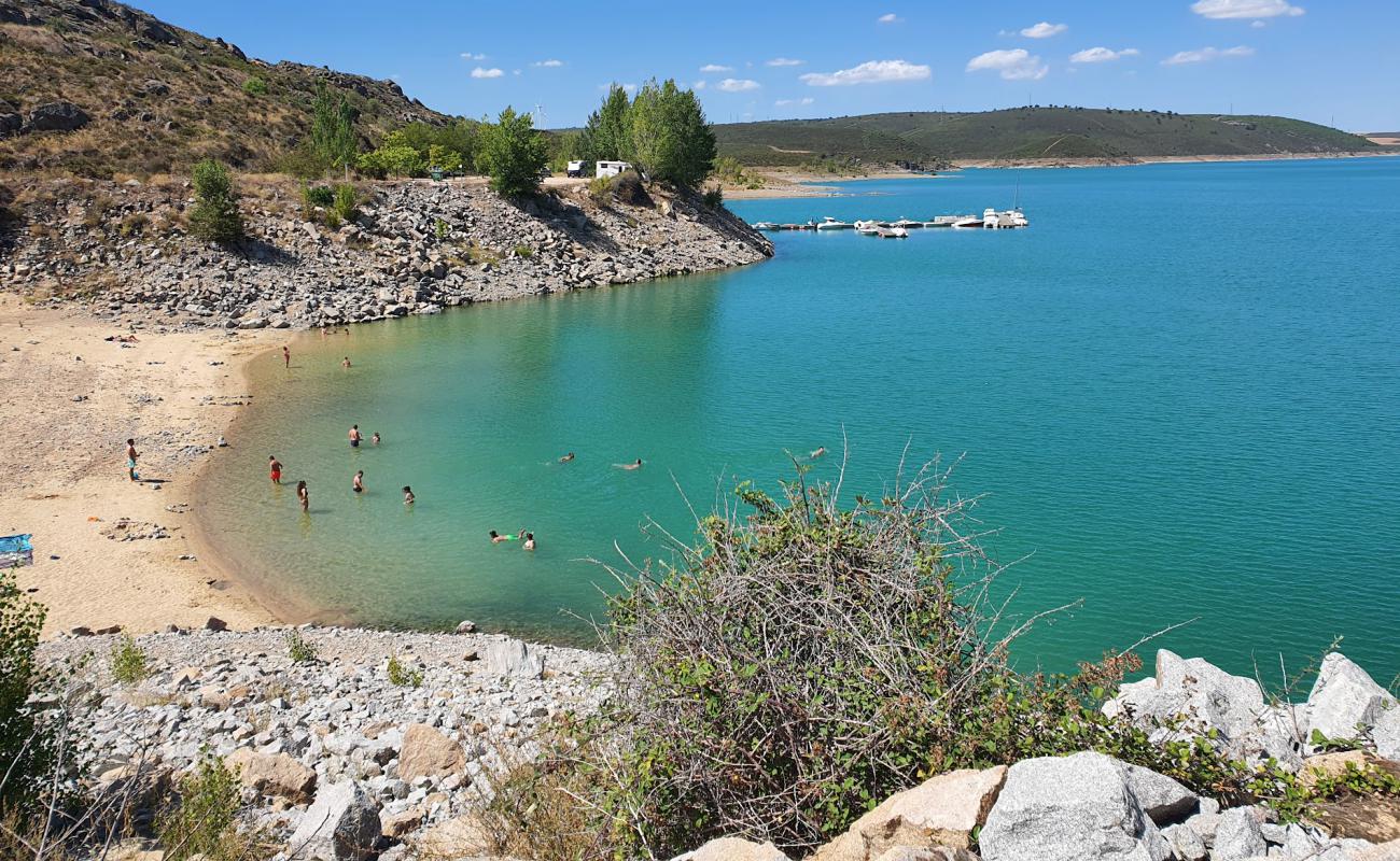 Photo de Playa Fluvial de Ricobayo avec sable beige de surface